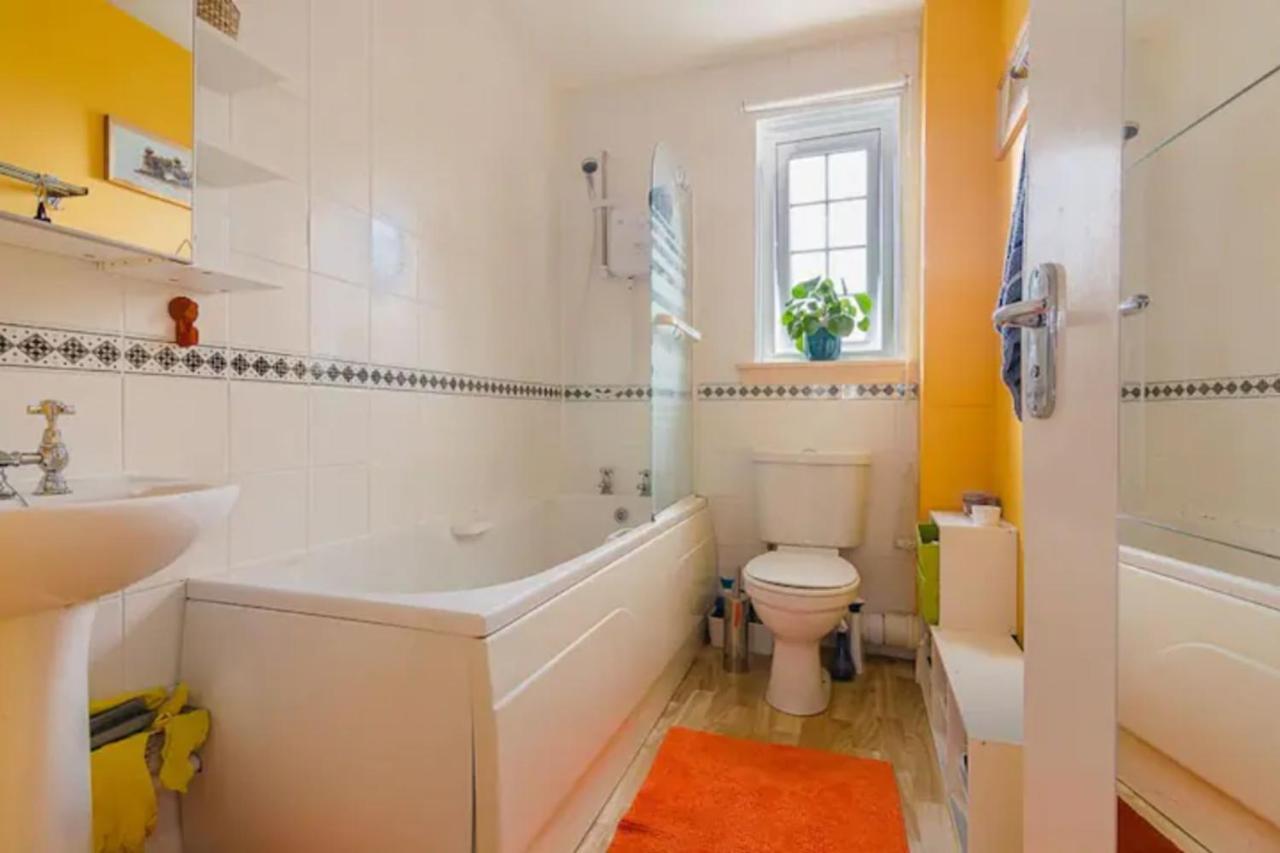 Guestready - Cosy & Bright - Central Flat Edinburg Exteriör bild